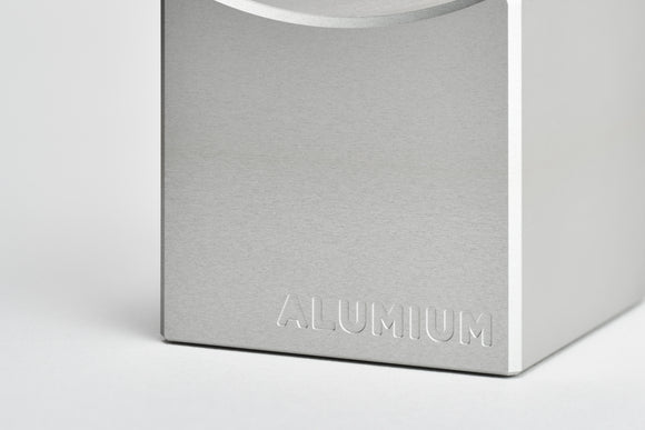 側面には「ALUMIUM」の刻印
